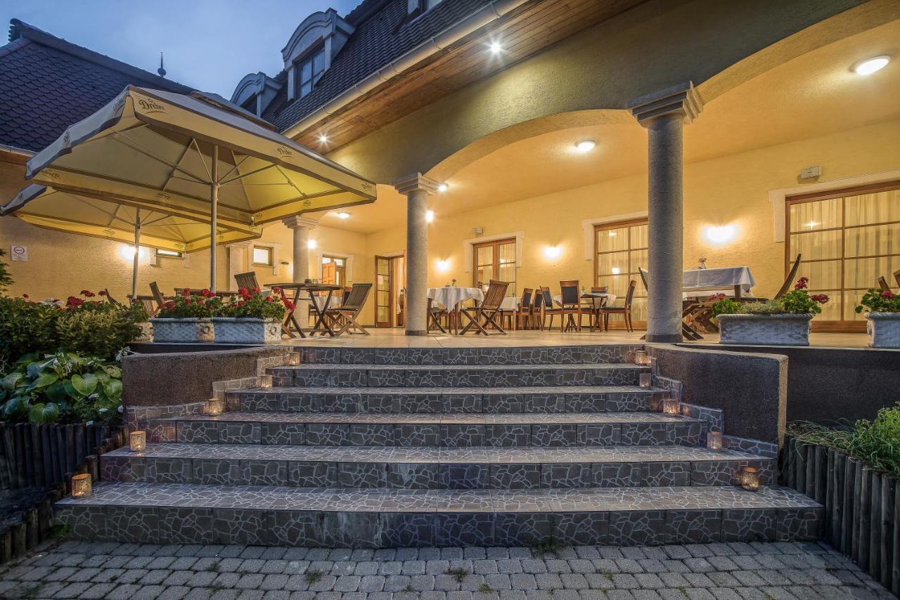 Regia Panzio Bed & Breakfast Halászi Exterior photo